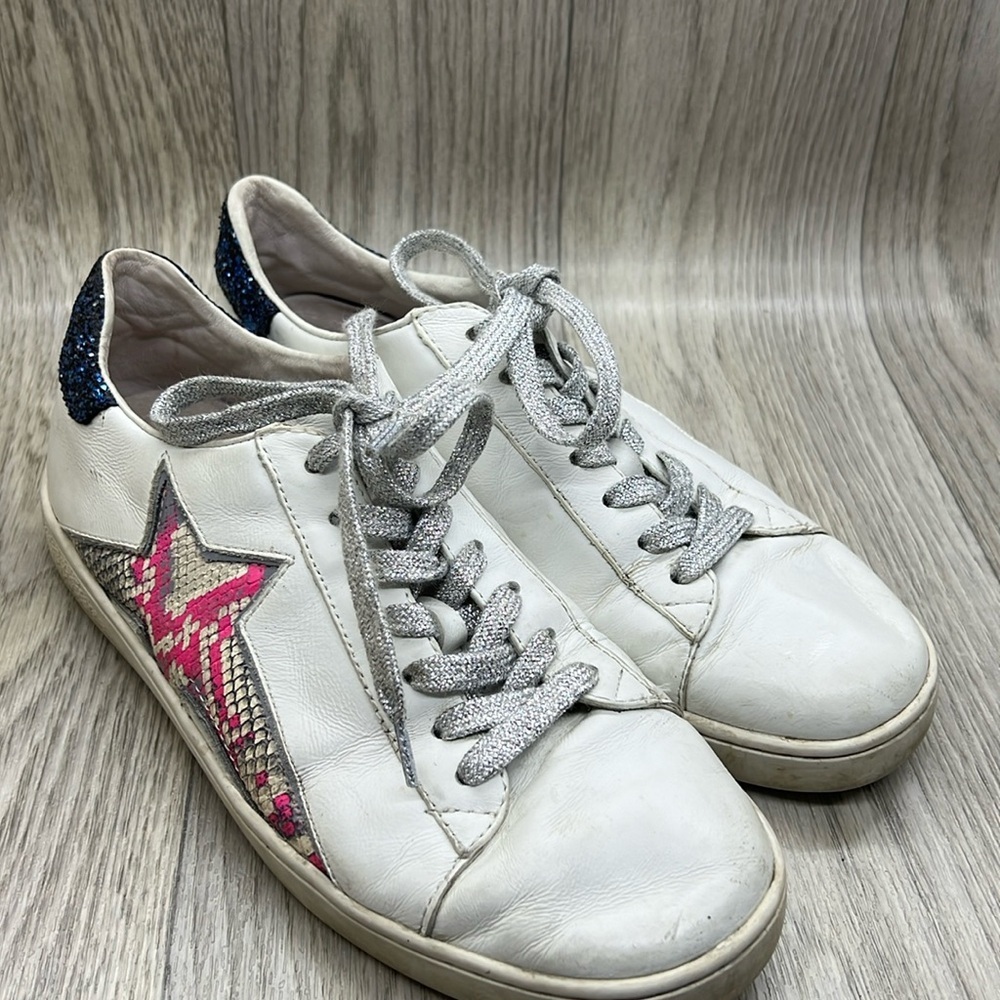 Lola Cruz Sneakers
